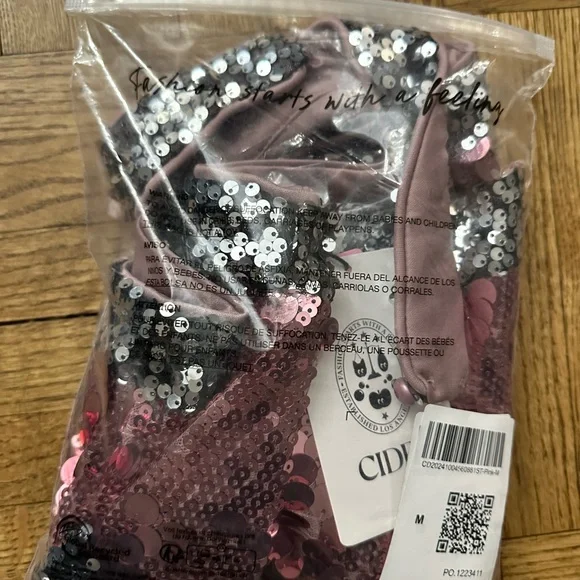 Cider NWT PINK SEQUIN HALTER NECKLINE CONTRASTING BINDING CROP TANK TOP - Medium - Picture 5 of 6